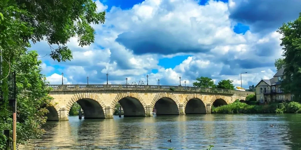 Maidenhead Bridge over the River Thames — Primokleen carpet cleaning Maidenhead
